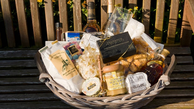 The Ultimate Guide to Creating the Perfect Gift Hamper